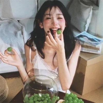 我们恋爱吧第一季封面